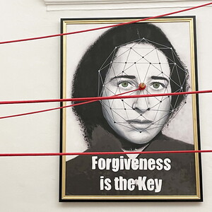 Zenita Komad, Forgivness is the Key, 2023, 150 x 110 cm,  Ausstellungsansicht: Zenita Komad: Nie wieder Krieg! KULTUMUSEUM Graz, 3.2.–26.5.2024, Kurator Johannes Rauchenberger