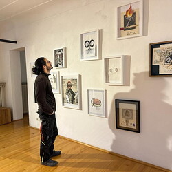 Aufbau der Ausstellung: Zenita Komad: NIE WIEDER KRIEG!KULTUM MUSEUM Graz, Jänner 2024Foto: KULTUM/Aufbauteam