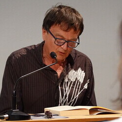                                 LITERATUR HOTEL: Vom Was und Wie. Die Essays von Franz Josef Czernin und Ferdinand Schmatz, KULTUM Literatur, 4. Juni 2025Lesungen und Gespr?ch. Begr??ung Paul PechmannModeration Ronald Pohl. Eine Kooperationsverans