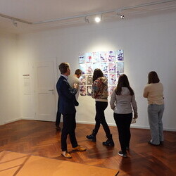 Führung mit Kurator Johannes Rauchenberger und Studierendenvertretungen der Theologiestudierenden aus Wien und Graz durch die Ausstellung 'Gott hat kein Museum' am Samstag, 22.11.2025