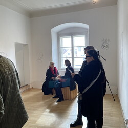 Eröffnung der Ausstellung: 'SISTERS OF THE LABYRINTH' von Renate Kordon und Tamara Friebel, KULTUM Graz, 2. März 2024. Foto: KULTUM/Johannes Rauchenberger