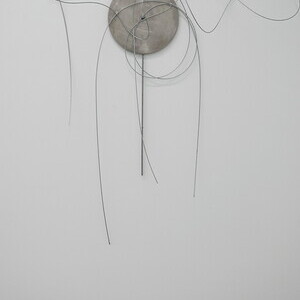 Michael Kienzer: Lose Dichte Vol, 21“, Stahl, Magnete   2025, Courtesy des Künstlers,   aus: Michael Kienzer & Anneliese Schrenk: 'Was tun Skulpturen ohne Aufsicht?', KULTUMUSEUM im Spiegelgitterhaus Gleisdorf, 22. Mai bis 31. August 2026 Kurator: J.