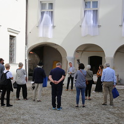 KURATORINNENFÜHRUNG, Juli 2021, Ausstellung EINATMEN-AUSATMEN. Foto: KULTUM