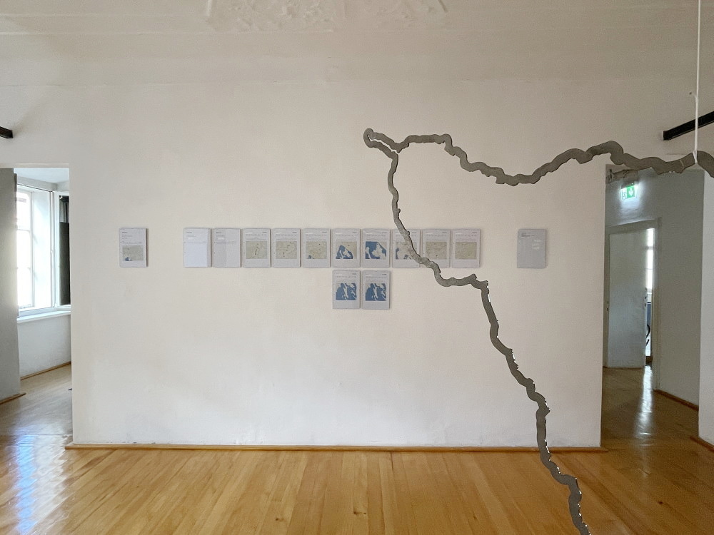 Wilhelm Scheruebl Sveti Jakov, 2014  Metallobjekt hängend mit 14 A4-Prints Rauminstallation 175 x 90 cm