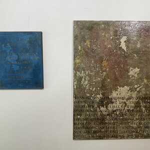 Michael ENDLICHER, Dieses Bild gibt der..., 2001, 80x65 cm, Acryl, Lack auf Leinwand, Michael ENDLICHER, Wenn die Kunst früher..., 20021, 80x120 cm Acryl, Lack auf Leinwand, Ausstellungsansicht: Michael Endlicher: ZEICHEN SPRACHE IRONIE