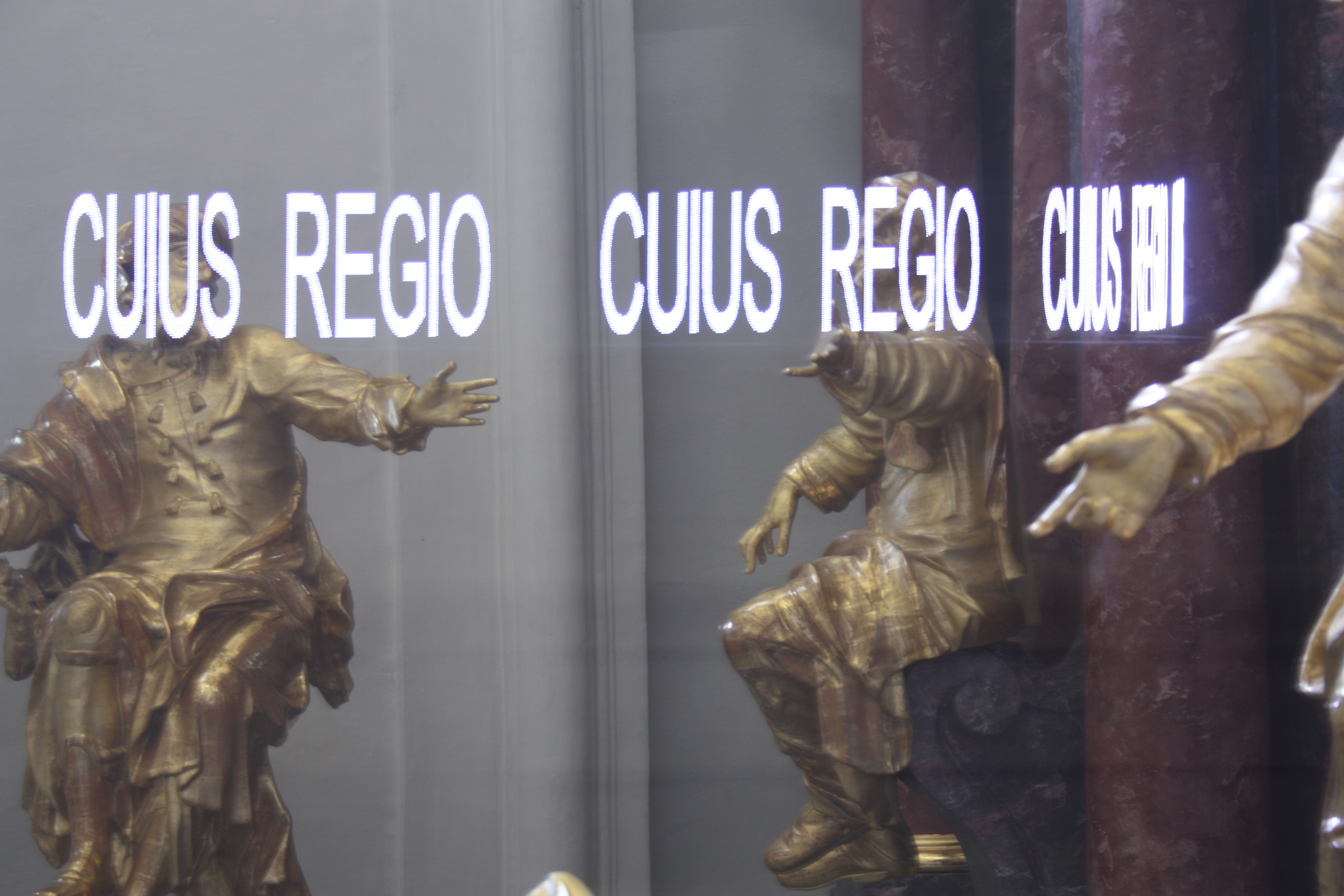 Ruth Schnellcuius regio ? wes das land(whose realm), 2018Mitarbeit: Patricia K?stringKunststoff und LeuchtdiodenKULTUMdepot Graz, aus: Last&Inspiration. 800 Jahre Di?zese Graz-Seckau (2018)