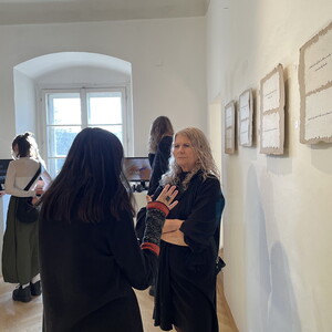 Eröffnung der Ausstellung: 'Margo Sarkisova: Reflections on Identity'; Kuratorin/Curator: Nastia Khlestova KULTUM Graz, 16.12.2023 In Kooperation mit   Foto: J. Rauchenberger