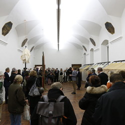 Gastkuratorin Katrin Bucher Trantow (Kunsthaus Graz) und Kurator Johannes Rauchenberger führten durch die Ausstellung 'EINATMEN – AUSATMEN'