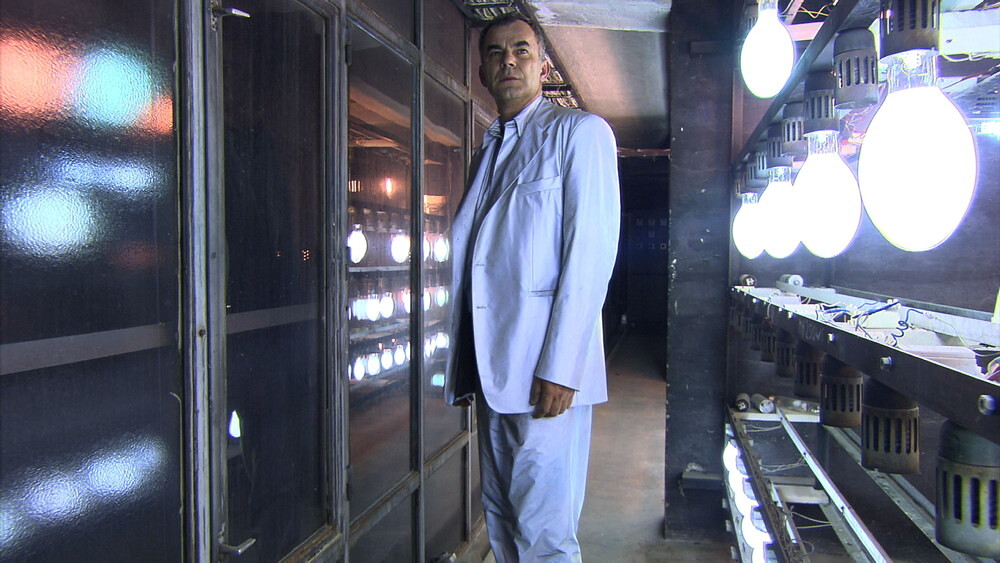 Zlatko Kopljar; K13, 2009, Full HD Video, Ton, Farbe; Dauer: 13 22?, Director of photography: Boris PoljakLicht: MTTN; Editing: Goran a e; Sound: Martin Semen i Kost?m: Ton i Vladislavi Produktion: Mit finanzieller Unterst?tzung des Minis