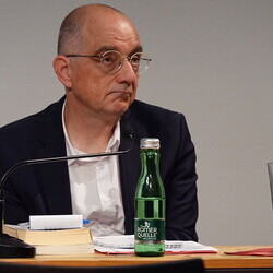                                 LITERATUR HOTEL: Vom Was und Wie. Die Essays von Franz Josef Czernin und Ferdinand Schmatz, KULTUM Literatur, 4. Juni 2025Lesungen und Gespr?ch. Begr??ung Paul PechmannModeration Ronald Pohl. Eine Kooperationsverans