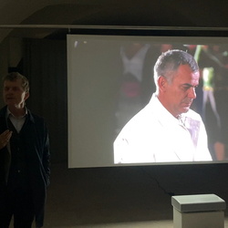 Führung mit Kurator Johannes Rauchenberger durch die Ausstellung 'Auslöschung' von Zlatko Kopljar