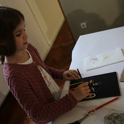 Paradieswerkstatt Malworkshop in der Ausstellung 'Innergärten und Trotzdemblüten' von Alois Neuhold Foto: KULTUM/Andrea Hopper