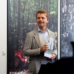 LEBEN NACH DEM TOD? Kuratorenführung mit Johannes Rauchenberger in Zlatko Kopljars Schau 'AUSLÖSCHUNG' am 2.11.2024Foto: Adnan Babahmetovic