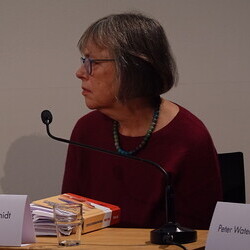 Nachwort der Dichter: Verse vom himmlischen Drucksatz | Poesie lesen von Oleg Jurjew am 26. November 2025 im[Cubus] mit Daniel Jurjew, Olga Marynova, Peter Waterhouse, Kathrin Schmidt und Richard Obermayr. Einf?hrung und Gespr?ch von Andreas Unterweg