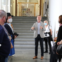 KURATORINNENFÜHRUNG, Juli 2021, Ausstellung EINATMEN-AUSATMEN. Foto: KULTUM