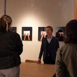 Lange Nacht der Museen, 4.Okt.2025: Führung mit Johannes Rauchenberger durch die Schau 'GOTT HAT KEIN MUSEUM. Aspekte von Religion in Kunst der Gegenwart'