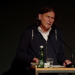 Literatur Hotel: Gundi Feyrer und Dieter Sperl.Einführungen: Alexandrea Millner und Paul Pechmann, Gespräch: Alexandra Millner, KULTUM [Cubus|, 6.11.2024, Foto: J. Rauchenberger