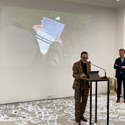 Eröffnung des Spiegelgitterhauses Gleisdorf (Sammlung Wolf) durch Bürgermeister Christoph Stark, Landeshauptmann Christopher Drexler und Diözesanbischof Wilhelm Krautwaschl.Laudatio: Walter Prügger,Einführung in die Ausstellung 'WENDEZEITEN/ZEITENW