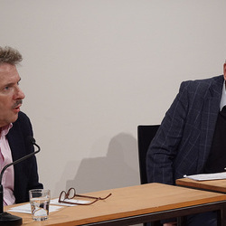 Lesung am 8. Mai 2026 mit Peter Waterhouse aus seinem neuen Werk Z Ypsilon X, mit einleitenden Worten von Johannes Rauchenberger und Edith Draxl. Gespräch und Moderation Paul Jandl.