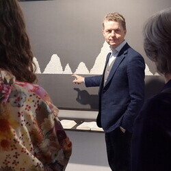 Führung mit Kurator Johannes Rauchenberger und Studierendenvertretungen der Theologiestudierenden aus Wien und Graz durch die Ausstellung 'Gott hat kein Museum' am Samstag, 22.11.2025