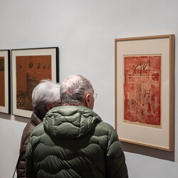 Im Bann (s)einer großen Erzählung: Josef Fink (1941–1999)Eröffnung im Minoritensaal, 28. Februar 2025Mit Johannes Rauchenberger, Elisabeth Koller (Kuratoren)Generalvika Erich Linhardt, Walter Prügger, Leiter des Ressorts 'Bildung, Kunst und Kultu