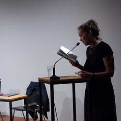                                 LITERATUR HOTEL: Monika Rinck: 'Eine Verkehrspolitik der Tr?ume'Einf?hrung und Gespr?ch: Stefan Schmitzer, KULTUM Literatur, 26.6.2025