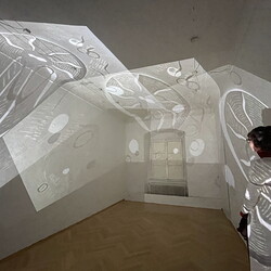 Aufbau der Ausstellung: 'SISTERS OF THE LABYRINTH' von Renate Kordon und Tamara Friebel, KULTUM Graz, 2.-23.März 2024  Foto: KULTUM/Johannes Rauchenberger