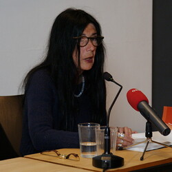 DER DOPPELTE GAST: Petra Ganglbauer und Auguste LaarUNUNTERBROCHEN (SCHWARZ) SEHENMittwoch, 10. Mai 2023, 19 UhrKULTUM [Im Cubus]EINF?HRUNG: Barbara RauchenbergerFoto: J.Rauchenberger/A. Babahmetovic