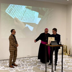 Eröffnung des Spiegelgitterhauses Gleisdorf (Sammlung Wolf) durch Bürgermeister Christoph Stark, Landeshauptmann Christopher Drexler und Diözesanbischof Wilhelm Krautwaschl.Laudatio: Walter Prügger,Einführung in die Ausstellung 'WENDEZEITEN/ZEITENW