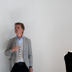 LEBEN NACH DEM TOD? Kuratorenführung mit Johannes Rauchenberger in Zlatko Kopljars Schau 'AUSLÖSCHUNG' am 2.11.2024Foto: Adnan Babahmetovic