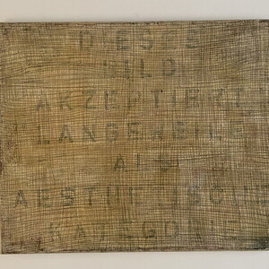 Michael ENDLICHER, Dieses Bild akzeptiert Langeweile..., 2004, 65x 80 cm, Bleistift, Acryl, Lack auf Leinwand, Ausstellungsansicht: Michael Endlicher: ZEICHEN SPRACHE IRONIE, KULTUM Graz, 11. Mai bis 13. Juli 2024, Kurator: Johannes Rauchenberger