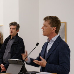 Eröffnung des Spiegelgitterhauses Gleisdorf (Sammlung Wolf) durch Bürgermeister Christoph Stark, Landeshauptmann Christopher Drexler und Diözesanbischof Wilhelm Krautwaschl.Laudatio: Walter Prügger,Einführung in die Ausstellung 'WENDEZEITEN/ZEITENW