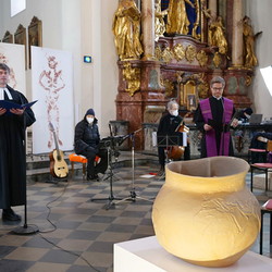 Pfarrer Matthias Weigold und Alois Kölbl; St. Andrä Kirche: Kunst-Aschermittwoch, 17. Februar 2021, Foto: Nora Ruzsics