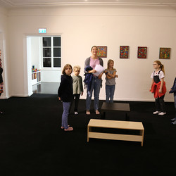 Paradieswerkstatt Malworkshop in der Ausstellung 'Innergärten und Trotzdemblüten' von Alois Neuhold Foto: KULTUM/Andrea Hopper