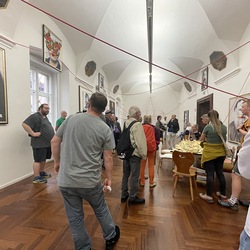 Lange Nacht der Kirchen 2024_'Nie wieder Krieg!'_Zenita Komad_Kuratorenführung. Foto: KULTUM