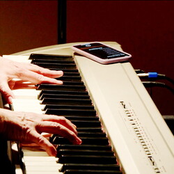 KLANG und KLAGE. Benefizkonzert f?r die UkraineInstitut f?r Slawistik in Kooperation mit KULTUMLAMENTATIONEN: Stimmperformancemit Hilde Kappes und Anna Petzer (Berlin)HERSTORY: Lesung mit Sofia Andruchowytsch (Kyjiw)ZHI ZHI NI NI: Audiovisuel