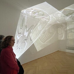 Aufbau der Ausstellung: 'SISTERS OF THE LABYRINTH' von Renate Kordon und Tamara Friebel, KULTUM Graz, 2.-23.März 2024  Foto: KULTUM/Johannes Rauchenberger