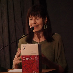Lesung am 8. Mai 2026 mit Peter Waterhouse aus seinem neuen Werk Z Ypsilon X, mit einleitenden Worten von Johannes Rauchenberger und Edith Draxl. Gespräch und Moderation Paul Jandl.