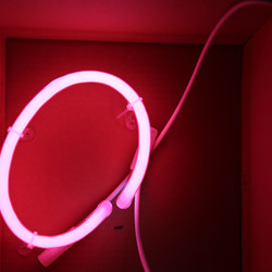 NINAVALE. Ausstellungsaufbau. 'Paradise is temporarily closed. God' KULTUM Graz, 24. Oktober 2020 bis 12. Dezember 2020. Foto: KULTUM/Andrea Hopper