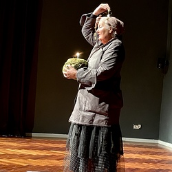 D'ÄRDGEISS_Figurentheater Margrit Gysin / Schweiz. Foto: KULTUM/A. Hopper