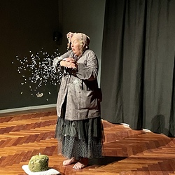 D'ÄRDGEISS_Figurentheater Margrit Gysin / Schweiz. Foto: KULTUM/A. Hopper