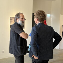 Kuratorenführung mit Kurator Johannes Rauchenberger durch die Ausstellung 'Im Bann (s)einer gro?en Erz?hlung: Josef Fink zum 25. Todestag' am letzten Ausstellungstag, 19. April 2025