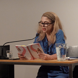 Doppelter Gast, am Fr., 24. April 2026 mit Ulrike Scheuermann, mit einer Einführung von Barbara Rauchenberger und einem Gespräch moderiert von Helwig Brunner