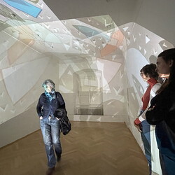 Aufbau der Ausstellung: 'SISTERS OF THE LABYRINTH' von Renate Kordon und Tamara Friebel, KULTUM Graz, 2.-23.März 2024  Foto: KULTUM/Johannes Rauchenberger