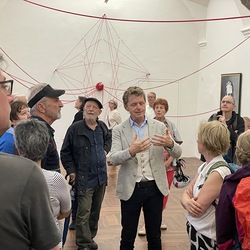 Lange Nacht der Kirchen 2024_'Nie wieder Krieg!'_Zenita Komad_Kuratorenführung. Foto: KULTUM