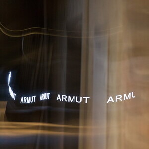 Ruth Schnell, *1958 in Bludenz (AT), lebt in Wien (AT), CUIUS REGIO – WES DAS LAND (WHOSE REALM), 2018/2022, Kunststoff und Leuchtdioden, KULTUMUSEUM Graz, aus: Last&Inspiration. 800 Jahre Diözese Graz-Seckau (2018), adaptiert für KULTUMUSEUM Graz