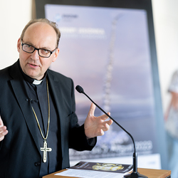 HENRY JESIONKA_FLEEING SHADOWS_Ausstellungseröffnung am 15. Juni 2023. Foto: © La Strada Graz / Nikola Milatovic