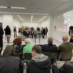 Eröffnung des Spiegelgitterhauses Gleisdorf (Sammlung Wolf) durch Bürgermeister Christoph Stark, Landeshauptmann Christopher Drexler und Diözesanbischof Wilhelm Krautwaschl.Laudatio: Walter Prügger,Einführung in die Ausstellung 'WENDEZEITEN/ZEITENW