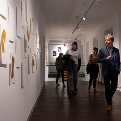 Lange Nacht der Museen, 4.Okt.2025: Führung mit Johannes Rauchenberger durch die Schau 'GOTT HAT KEIN MUSEUM. Aspekte von Religion in Kunst der Gegenwart'