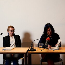 DER DOPPELTE GAST: Petra Ganglbauer und Auguste LaarUNUNTERBROCHEN (SCHWARZ) SEHENMittwoch, 10. Mai 2023, 19 UhrKULTUM [Im Cubus]EINF?HRUNG: Barbara RauchenbergerFoto: J.Rauchenberger/A. Babahmetovic